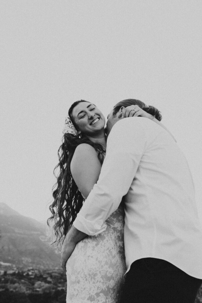 kisses in the red rocks