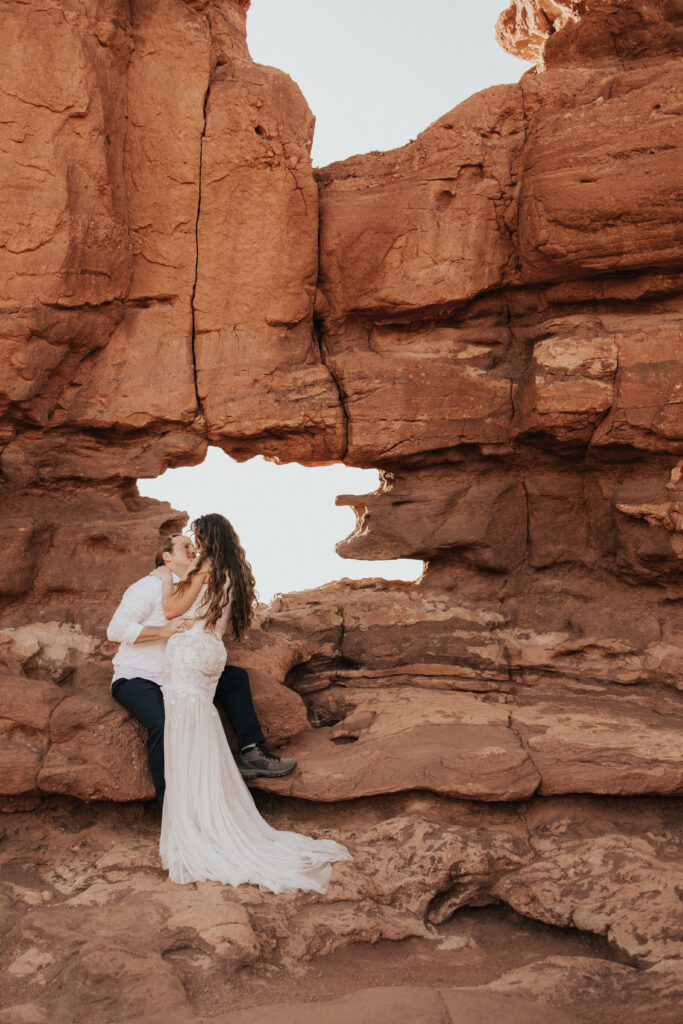 stunning red rock colorado elopement