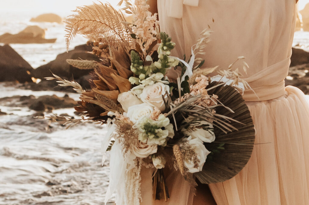 stunning elopement bouquet