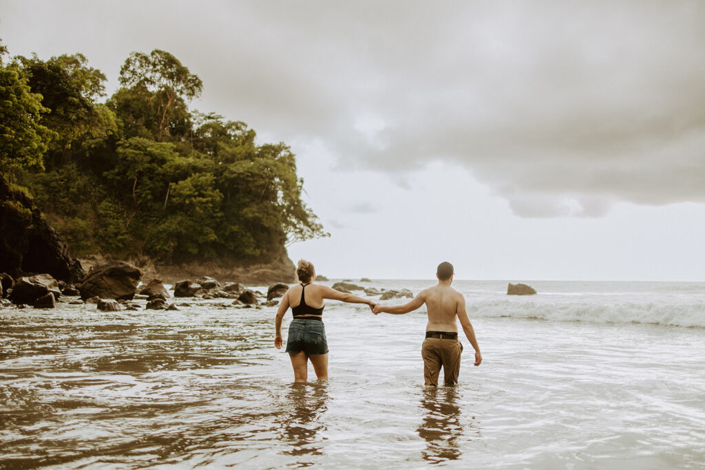 couple posing in costa rica