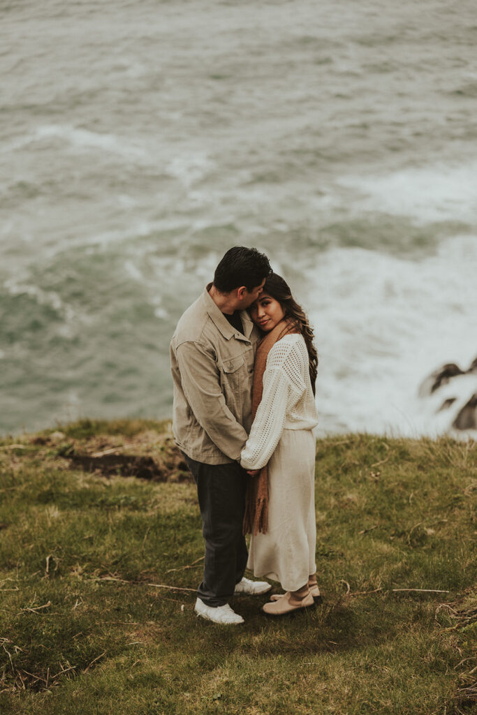 couple hugging during their photoshoot