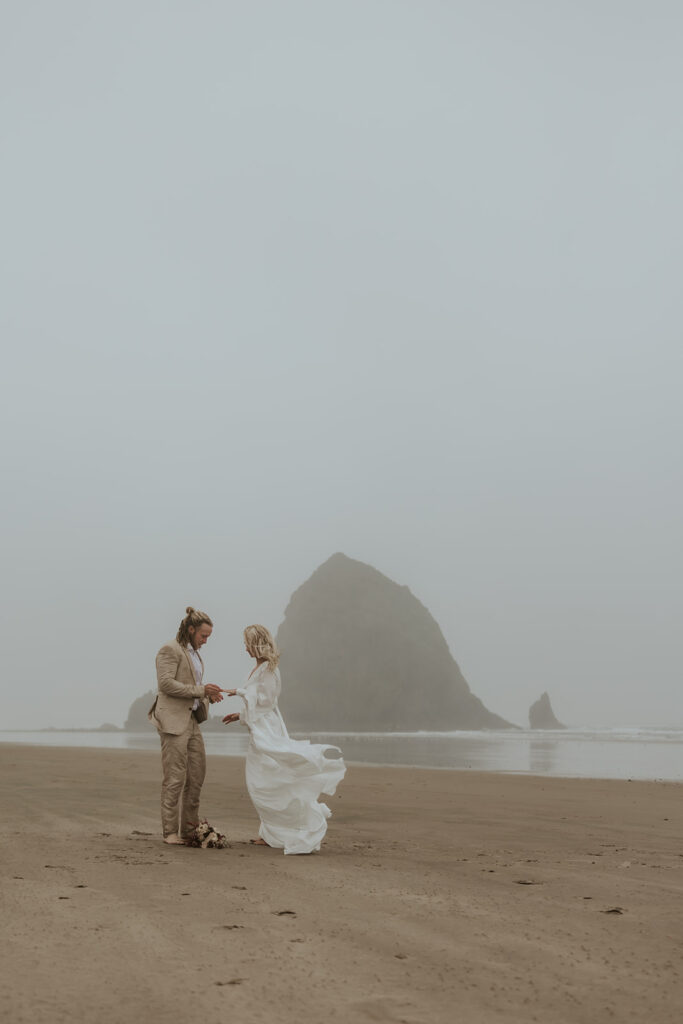 coulpe exchanging their rings
