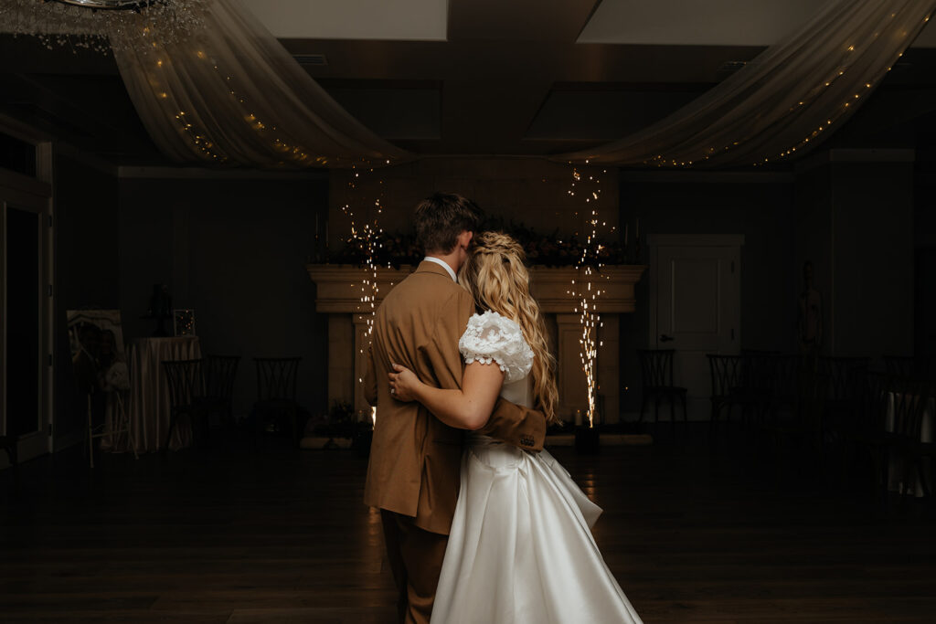 Romantic & Luxurious Sleepy Ridge Wedding with Sunset City Bridals