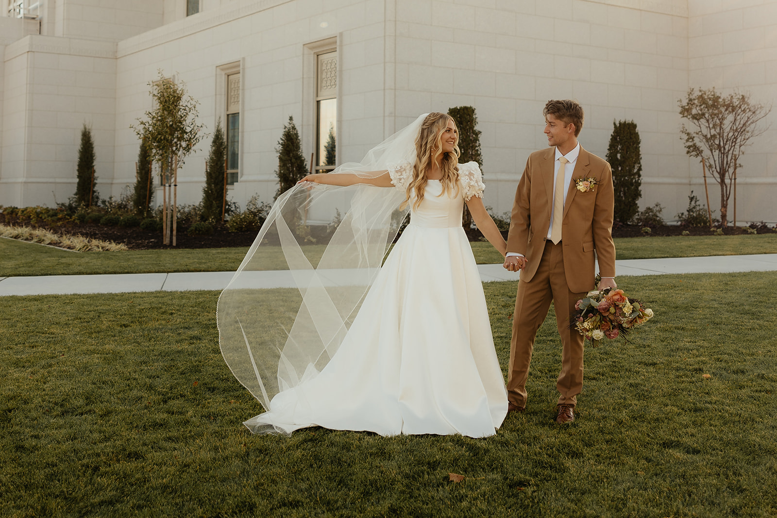 Romantic & Luxurious Sleepy Ridge Wedding with Sunset City Bridals