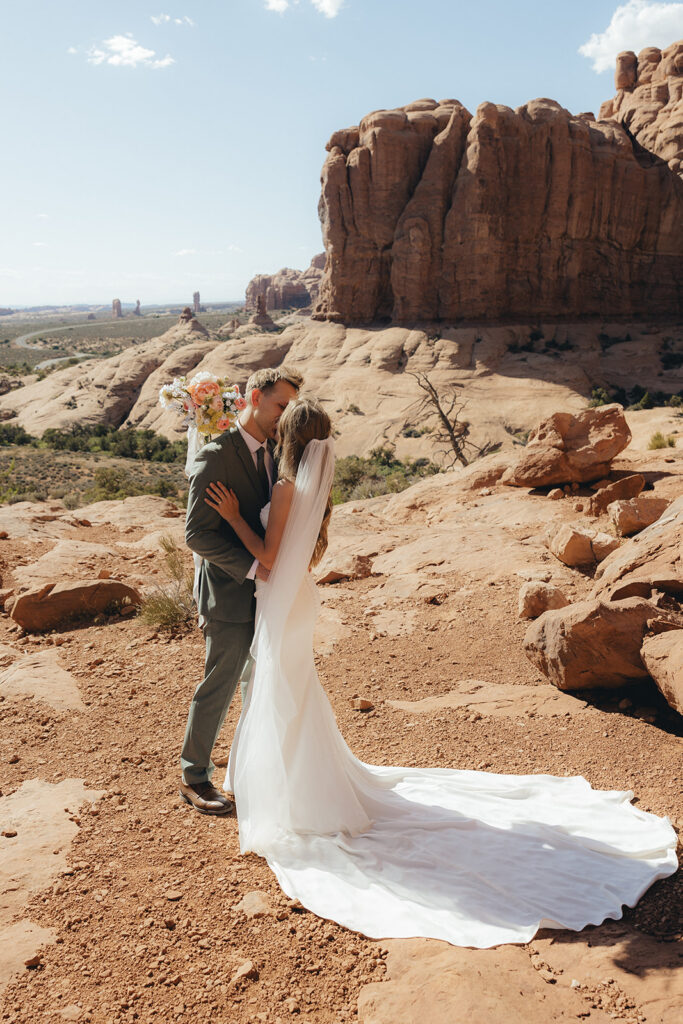 Golden hour bridal photos in Utah