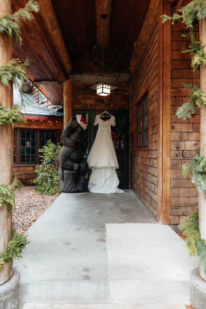 A Cozy Winter Wedding at Log Haven | An Intimate Mountain Celebration in Utah